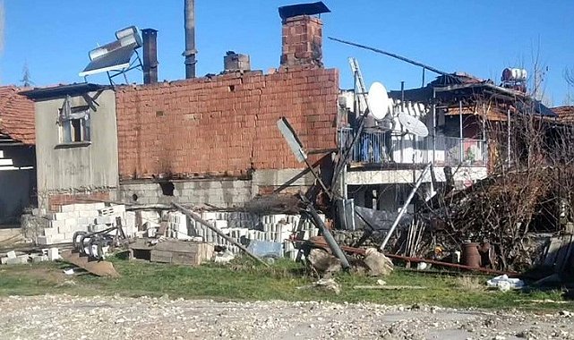 Burdur'da kalorifer kazanın patladı, ev kullanılmaz hale geldi