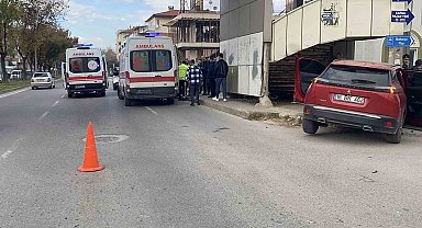 Bursa'da kavşakta feci kaza: 5 yaralı