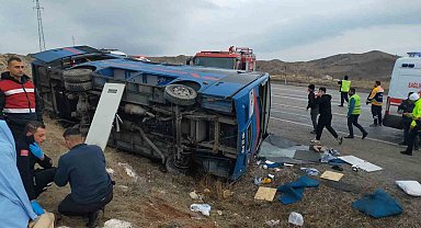 Cezaevi nakil aracı devrildi, aralarında mahkûmların da bulunduğu 5 kişi yaralandı