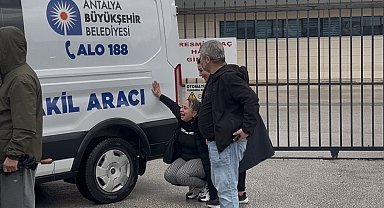 Dereye düşen araçtaki kadının cenazesi teslim alınırken "Gitme" feryadı yürekleri dağladı