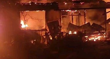 Edirne'de ahırda çıkan yangın 3 eve sıçradı