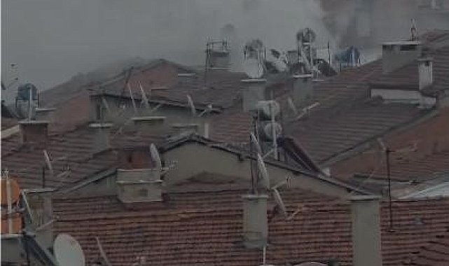 Elazığ'da metruk binada yangın