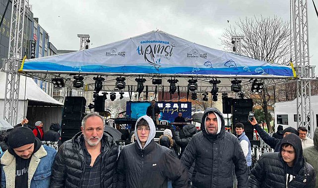 Gaziosmanpaşa'da Karadeniz rüzgarı: Festivalde 10 ton hamsi ikram edildi