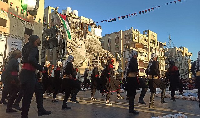 Gazze'de 54 çift savaşın gölgesinde dünya evine girdi