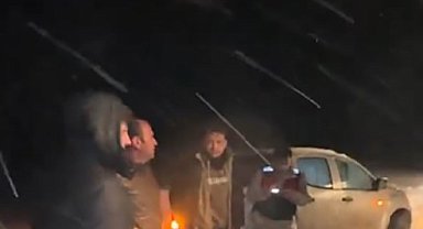 Karda mahsur kalan 4 vatandaş 3 saatlik zorlu çalışmayla kurtarıldı