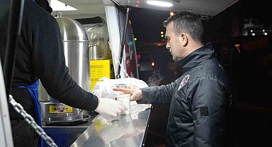 Kartal Belediyesi'nden vatandaşlara sıcak çorba ikramı