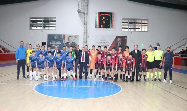 Kaymakam Öztürk Okul Sporları Genç Erkekler Futsal grup maçlarını takip etti
