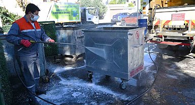 Kemer'de çöp konteynerleri dezenfekte ediliyor