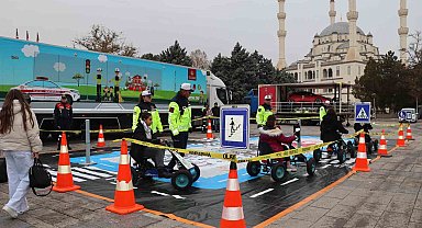 Kırıkkale'de jandarmanın "Mobil Trafik Eğitim Tırı"