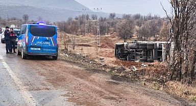 Malatya'da kontrolden çıkan kamyon devrildi: 1 yaralı