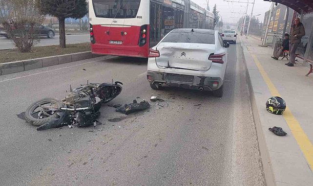 Malatya'da otomobille çarpışan motosikletli yaralandı