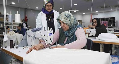 Mersin'de özel birey anneleri dikiş kursunda hem üretiyor hem sosyalleşiyor