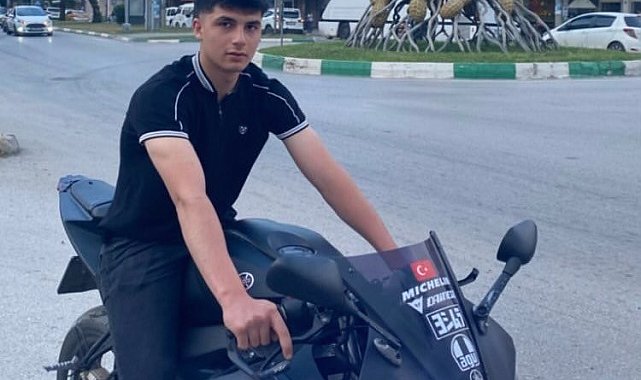 Mezarlıkta otomobilde 2 genç ölü bulundu, otomobilde isimleri yazılı şef bıçağı bulundu