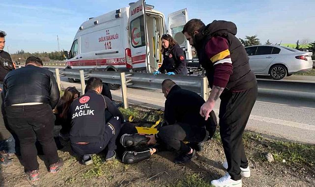 Motosikletle bariyere çarpan üniversite öğrencisi ağır yaralandı