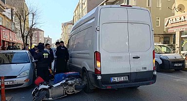 Motosikletten düşen kurye yaralandı