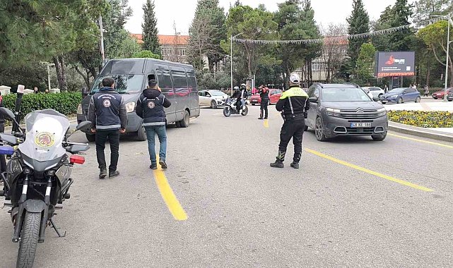 Muğla Cumhuriyet Meydanı'nda geniş kapsamlı trafik denetimi