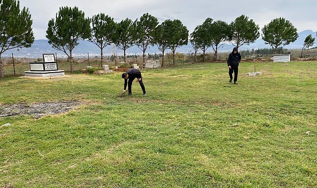 Osmaniye'de gençlerden örnek davranış: Bayrak yenilendi, çeşmeler onarıldı