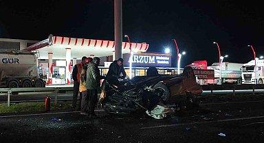 Otomobil tıra arkadan çarpıp takla attı: 1 ölü, 1'i ağır 3 yaralı