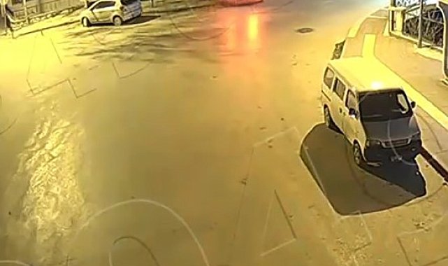 Otomobilin köprüden Yeşilırmak Nehri'ne uçtuğu kaza kamerada