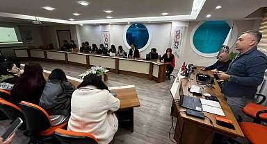 Salihli'de üniversite öğrencilerine mobil fotoğraf eğitimi