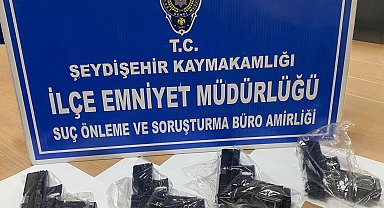 Seydişehir'de polis şüpheli araçtan 4 ruhsatsız tabanca ele geçirdi