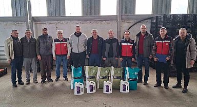 Simav'da 11 sera üreticisine 2,5 ton gübre desteği