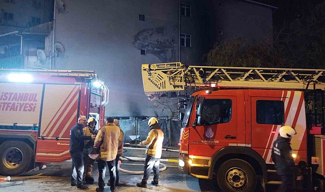 Sultanbeyli'de boya kaporta dükkanında yangın: 4 araç yandı