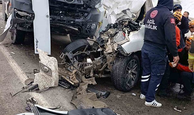 Tokat'ta kamyonet ile tır çarpıştı: 1 ölü, 2 yaralı