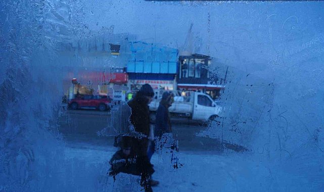 Türkiye'nin en soğuk yeri Erzurum oldu, çeşmeler buz tuttu