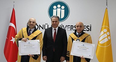 Unvanda yükselen akademisyenlere cübbeleri giydirildi