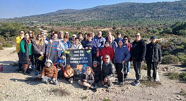 Urla'da yanan orman için umut yeşerdi: 500 meşe palamudu toprakla buluştu