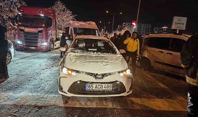 Van'da 4 aracın karıştığı kazada 4 kişi yaralandı