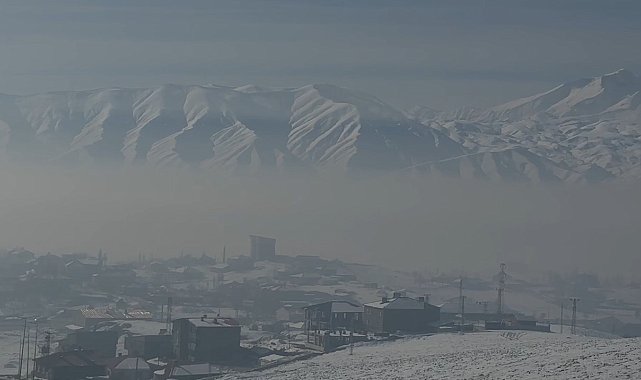 Yüksekova sis altında kaldı
