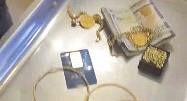 Araklı'da duyarlı davranış: Altın ve para dolu çanta sahibine teslim edildi