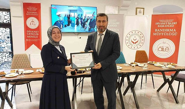 Bandırma'da veli seminerlerinde ilk grup belgelerini aldı