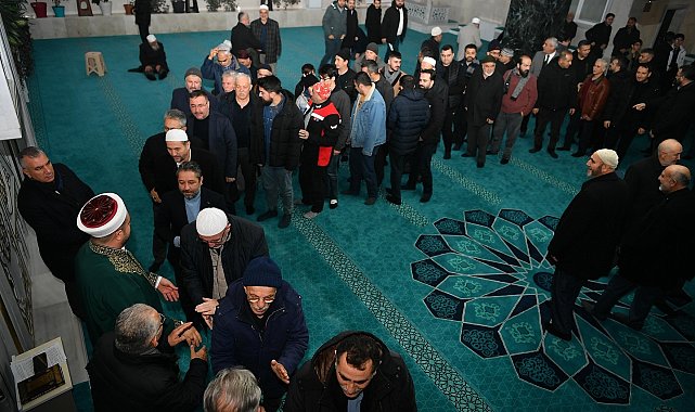 Başkan Büyükkılıç, sabah namazında vatandaşlarla buluştu