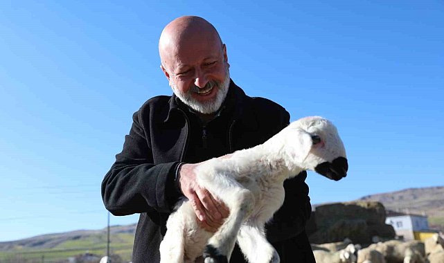 Başkan Çolakbayrakdar: "Kırsal mahallelerimizin köy kimliğini geleceğe taşıyoruz"
