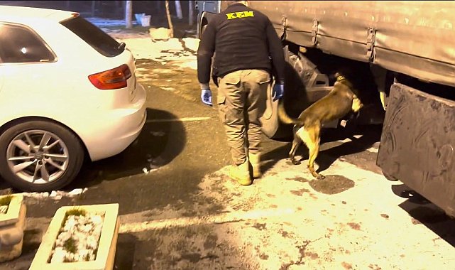 Batman polisinden nefes kesen operasyon: Tırda 51 kilo uyuşturucu ele geçirildi
