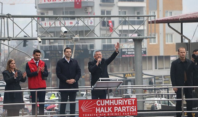 CHP lideri Özgür Özel: "20 bin TL'yi bir asgari ücrete, 28 bin TL'ye çıkarmak muhalefetin ellerinde"