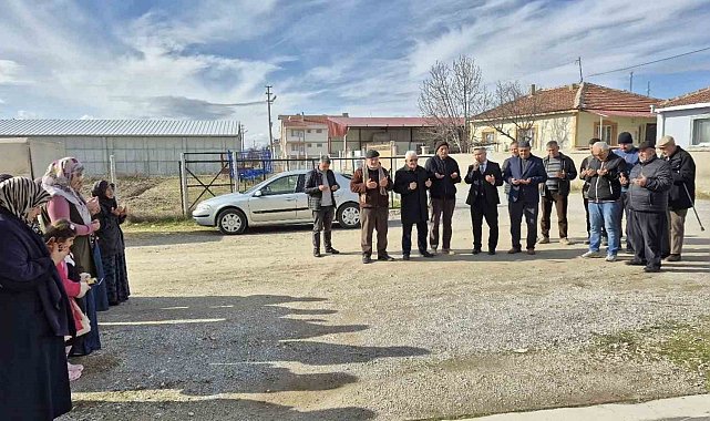 Çifteler'de umre yolcuları dualarla uğurlandı