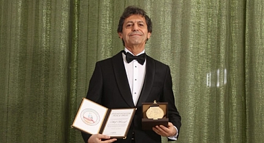 Dünyaca Ünlü Yazar Akif Manaf 2025 Yılı International Peace Prize Ödülü'nü Aldı