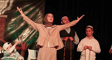 Engelli Bireyler Sahnede Usta Sanatçılara Taş Çıkarttı