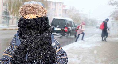Erzincan güne karla uyandı
