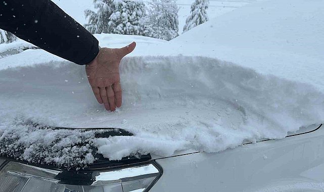 Eskişehir'de kar kalınlığı 25 santimetreyi geçti, yollar kapandı