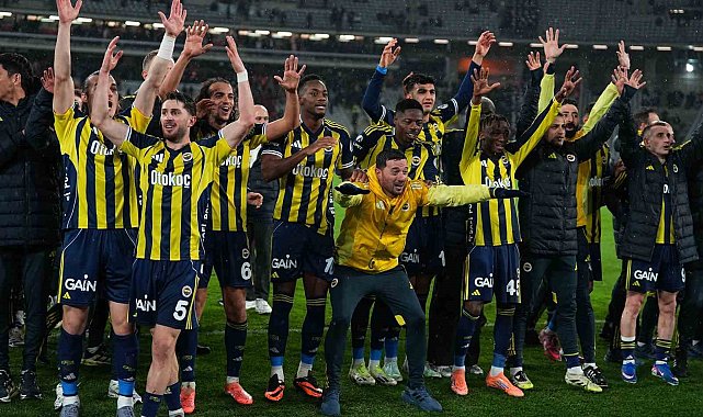 Fenerbahçe, Süper Kupa galibiyetini taraftarlarıyla yaşadı