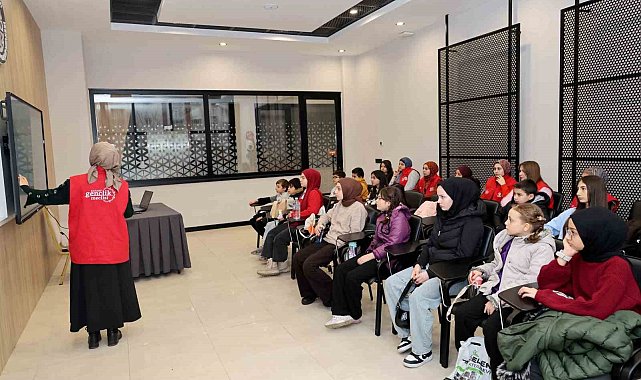Gençlik Meclisi'nden dolu dolu tatil etkinlikleri