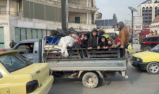 Halep'te siviller bombaların altında tahliye ediliyor