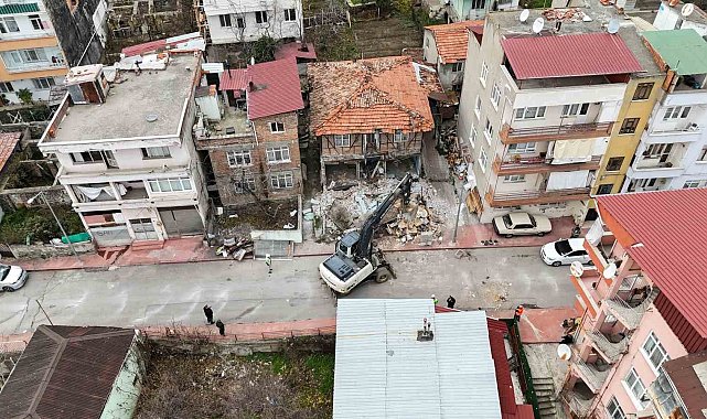 İlkadım'da metruk yapılar bir bir yıkılıyor