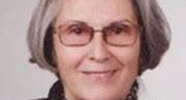 İzmir'de evlerinde ölü bulunan anne ve kızı son yolculuğuna uğurlandı