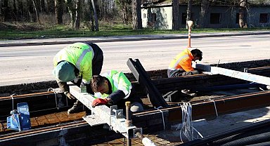 Kartepe tramvay hattında ray döşeme çalışmaları başladı